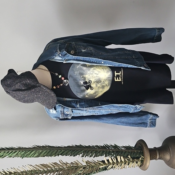 Maurices E.T. Black Graphic Tee - Picture 2 of 9